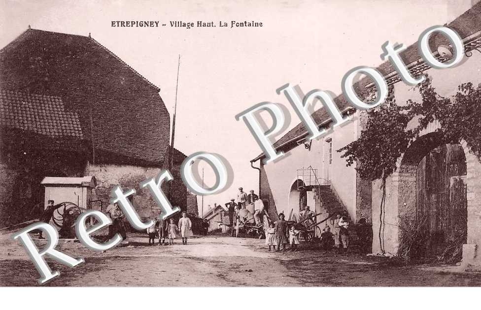 Village Haut. La fontaine