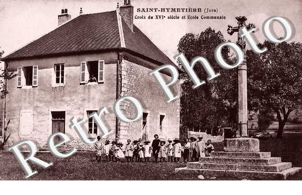 Saint-Hymetière. Croix du XVI è siècle et école communale