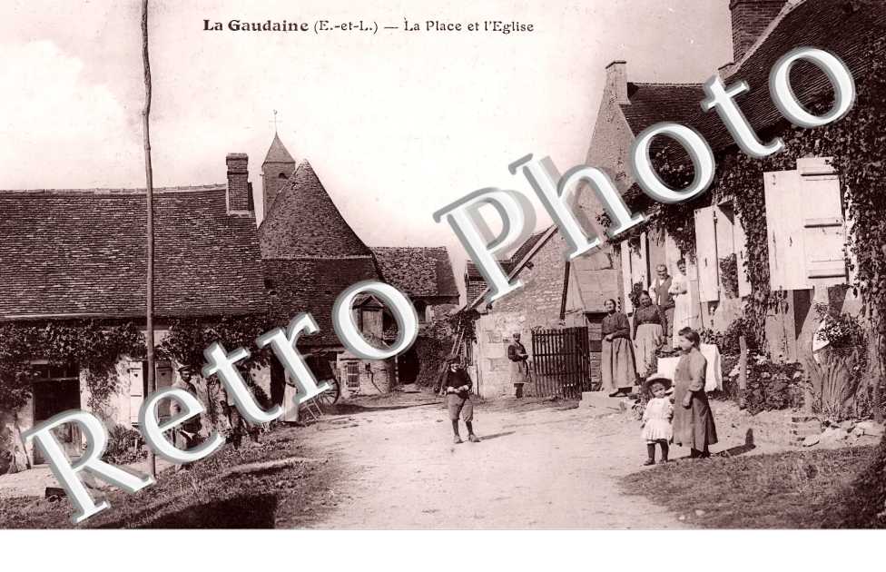 la place et l'église