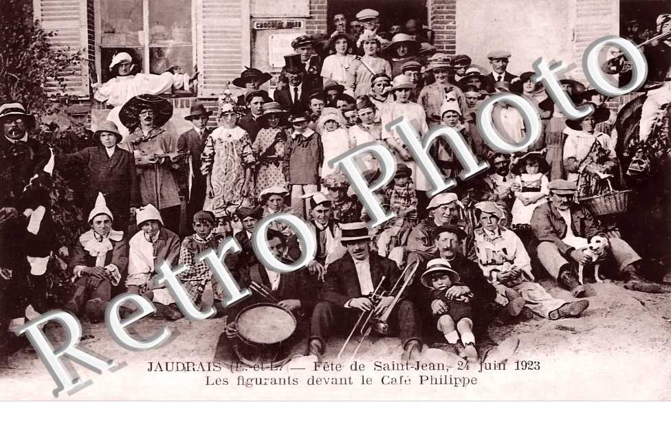 Fête de Saint-Jean 24 juin 1923. Les figurants devant le Café Philippe