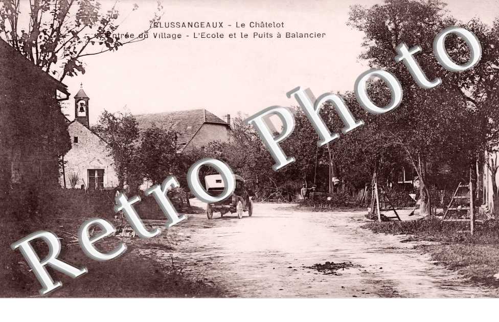 Le Châtelot. L'école et le Puits à Balancier