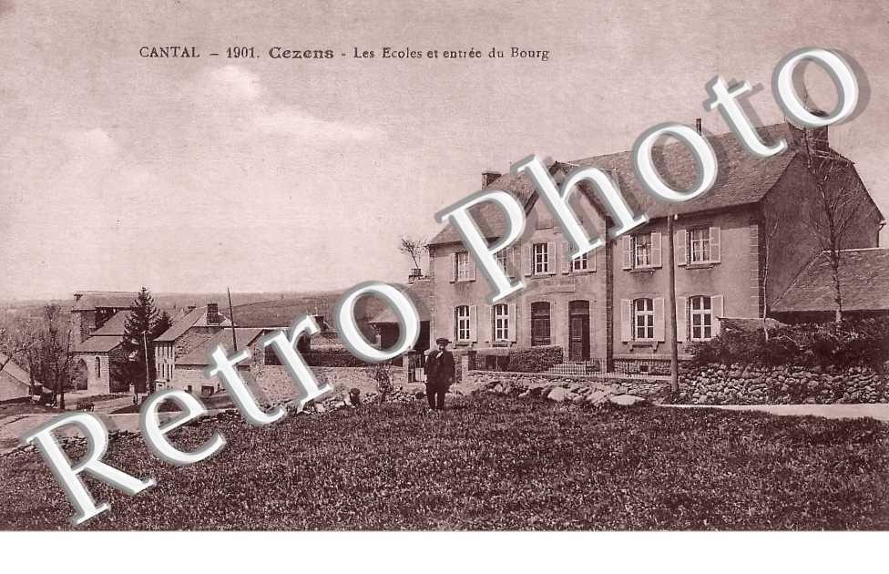 les écoles et entrée du bourg
