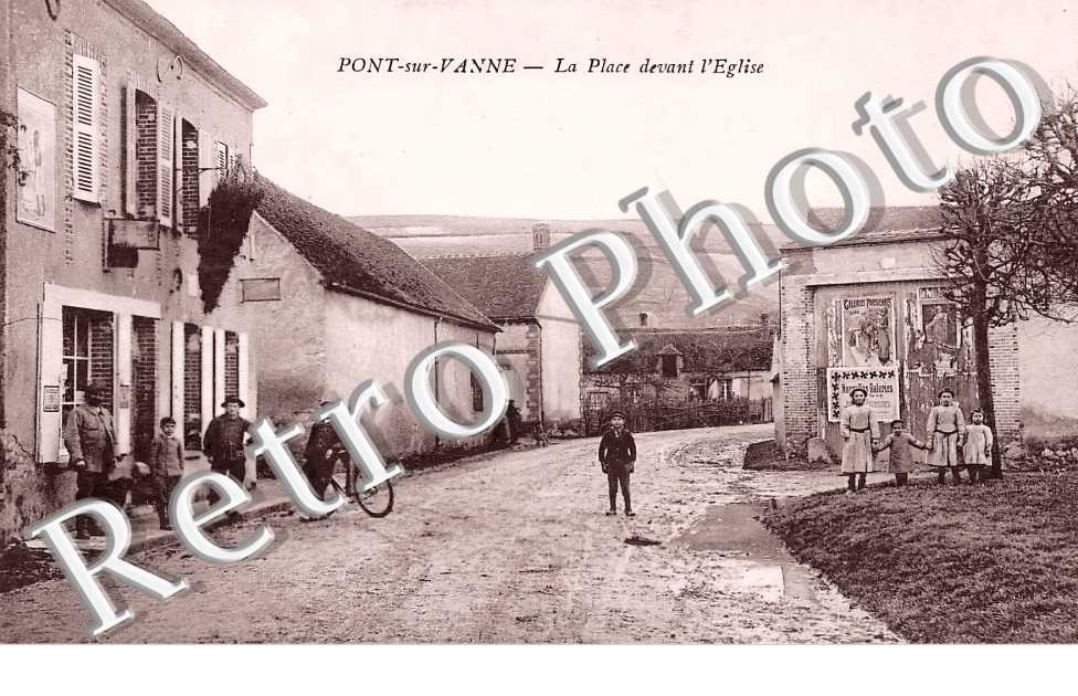 la place devant l'église