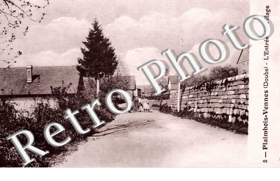 l'entrée du village