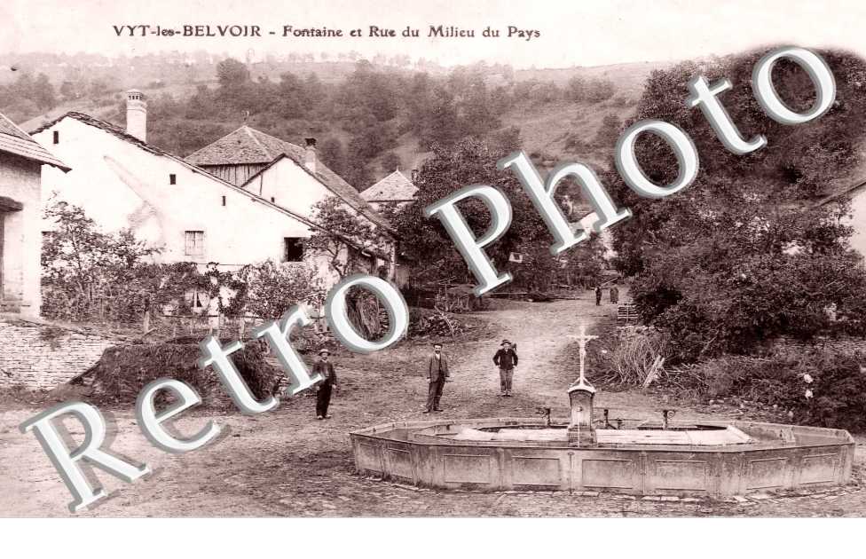 Fontaine et rue du Milieu du Pays