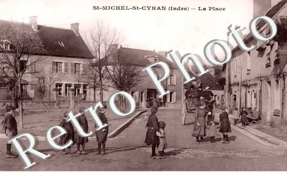 SAINT-MICHEL-SAINT-CYRAN - la Place