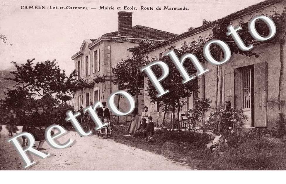 Mairie et école. Route de Marmande