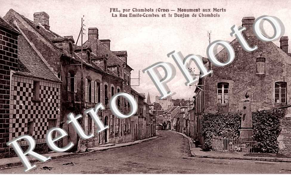 la rue Emile-Combes et le donjon de Chambois