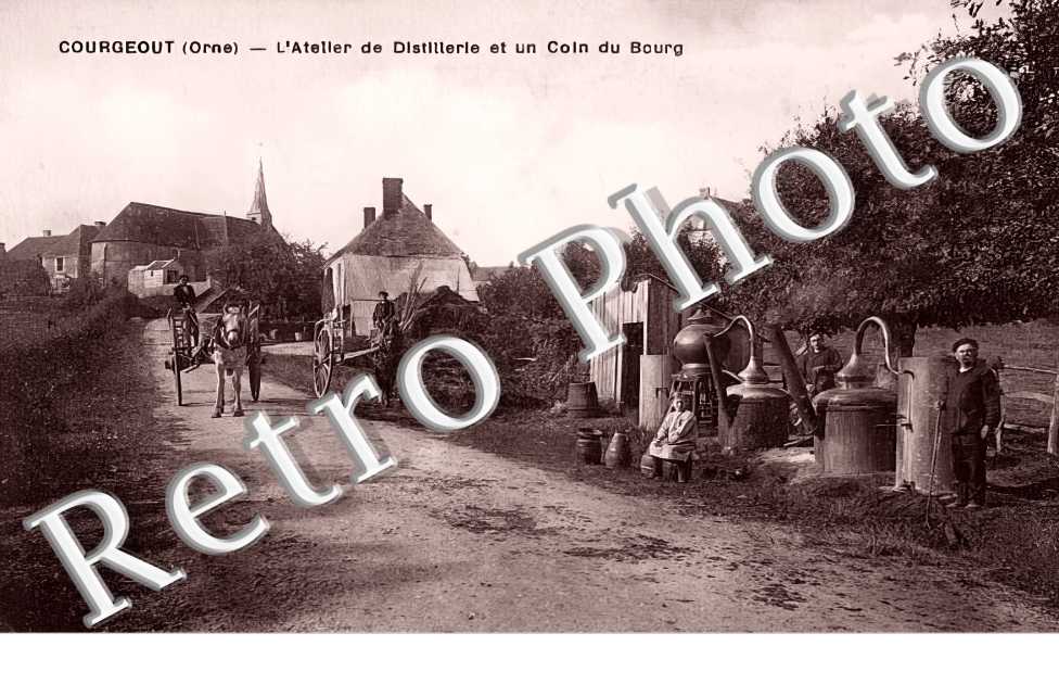 l'atelier de distillerie et un coin du bourg