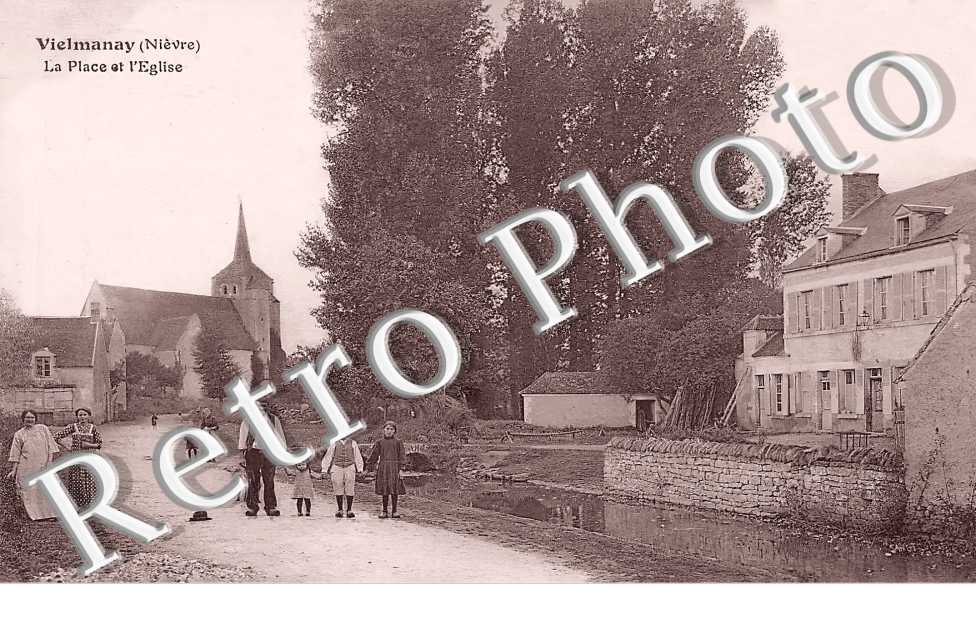 la place et l'église