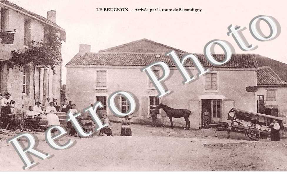 arrivée par la route de Secondigny