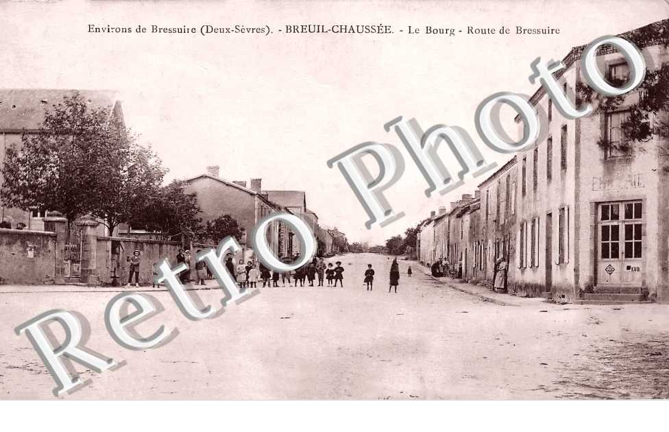 le bourg. Route de Bressuire