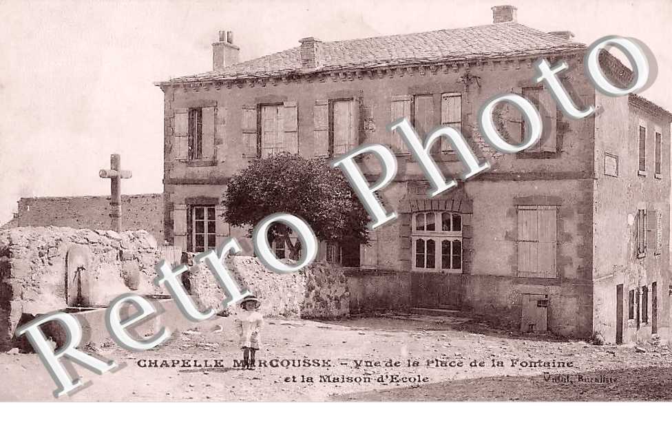 vue de la place de la fontaine et la maison d'école
