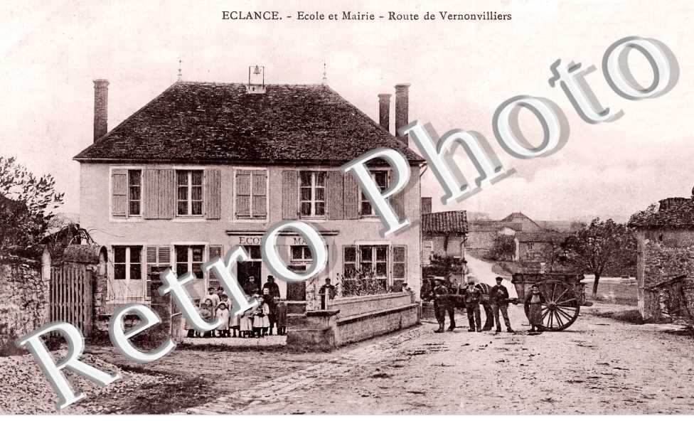 école et mairie. Route de Vernonvilliers