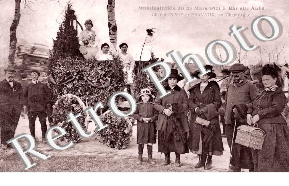 Manisfestation du 28 mars 1921 à Bar-sur-Aube.Char de Spoy et Fravaux
