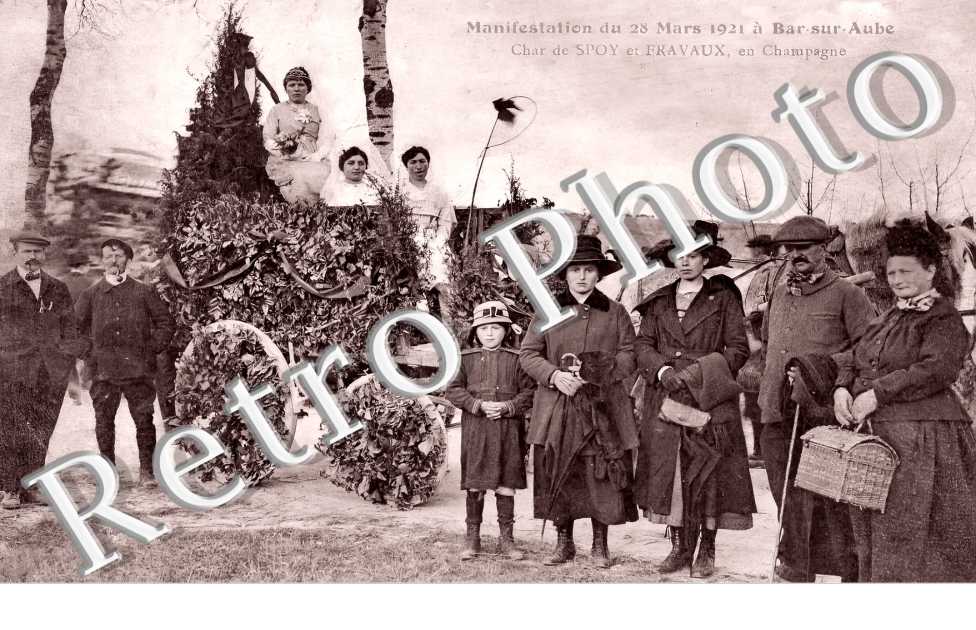Manisfestation du 28 mars 1921 à Bar-sur-Aube.Char de Spoy et Fravaux
