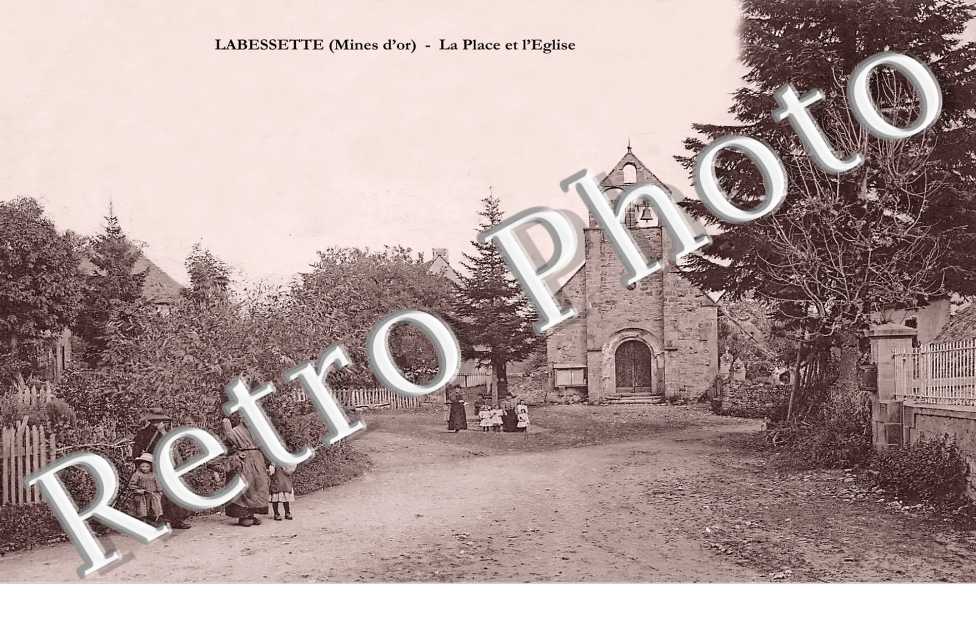 la place et l'église