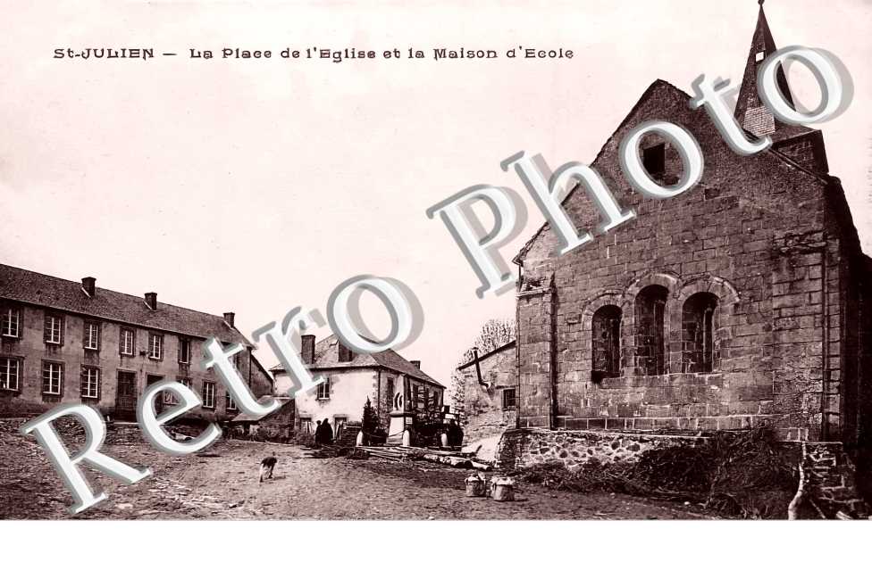 la place de l'église et la Maison d'école