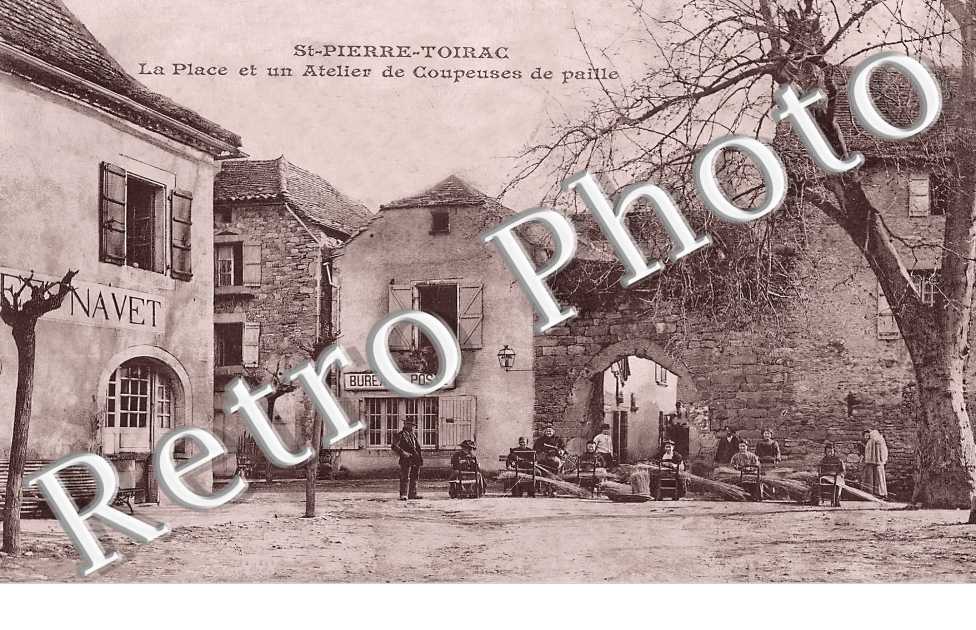 la place et un atelier de Coupeuses de paielle