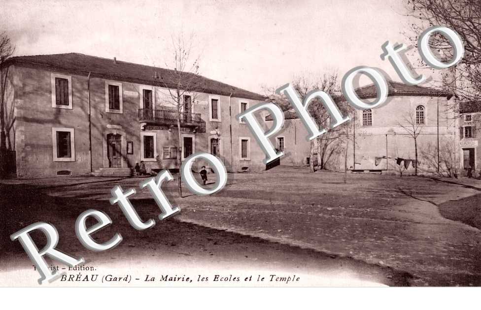 la Mairie, les écoles et le Temple
