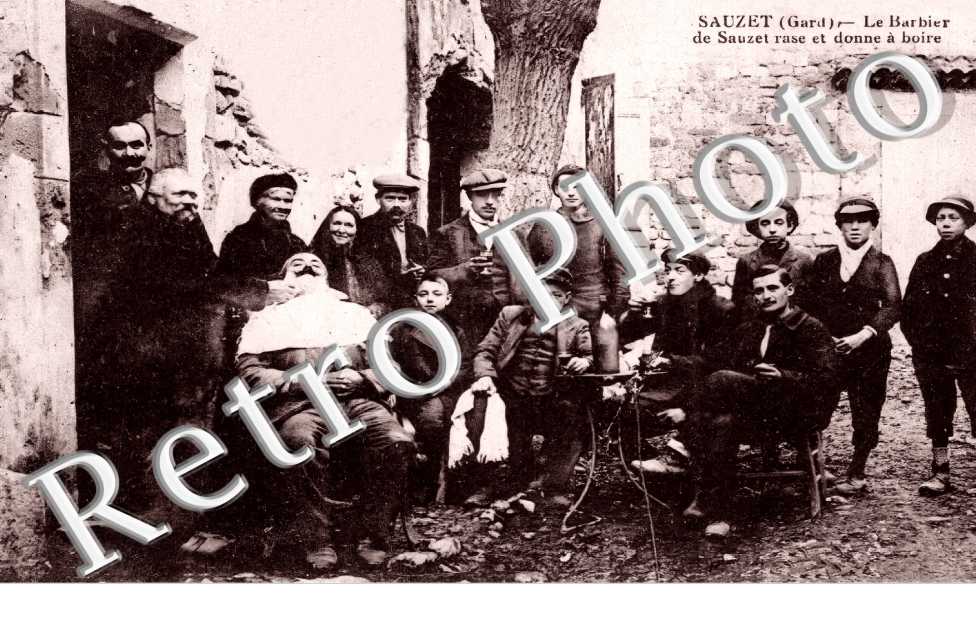 le barbier de Sauzet rase et donne à boire