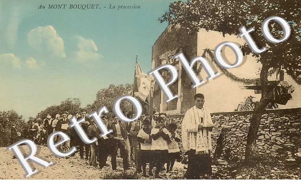 Au Mont Bouquet.  la procession.