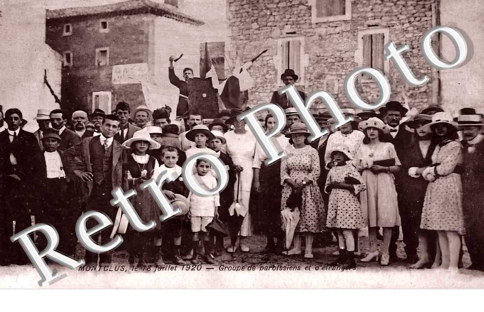 Le 18 juillet 1920 - GROUPE DE PAROISSIENS ET D'ETRANGERS