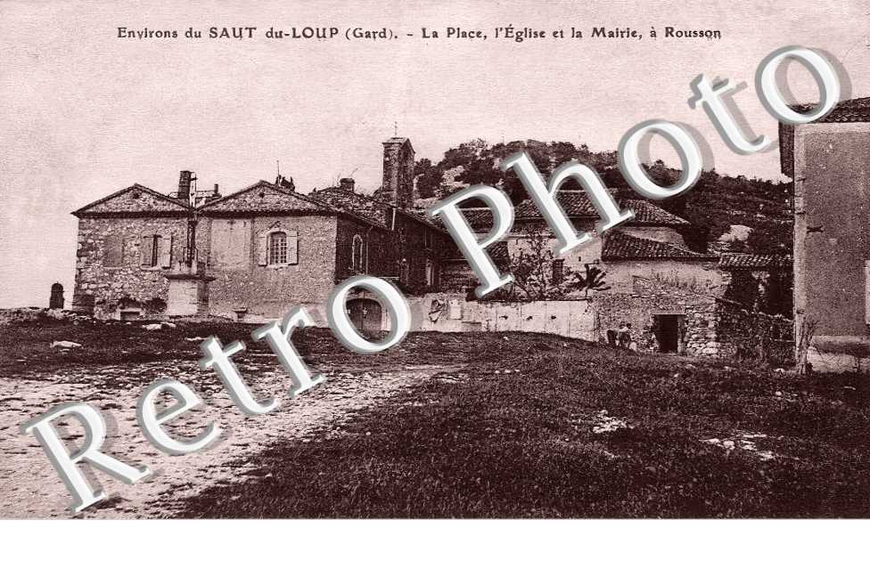 la place, l'église et la mairie