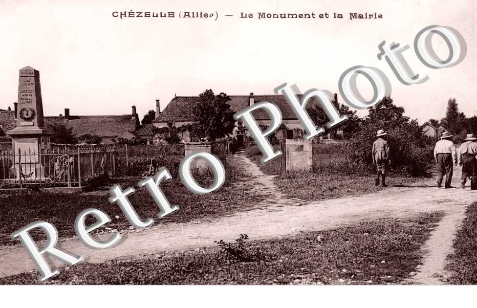 Le monument et la mairie