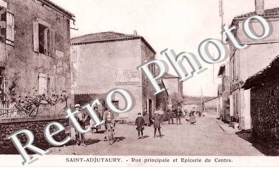 rue principale et épicerie du centre