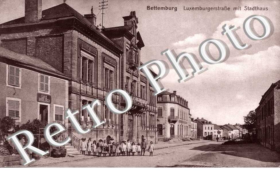 Luxemburgerstrasse mit Stadthaus