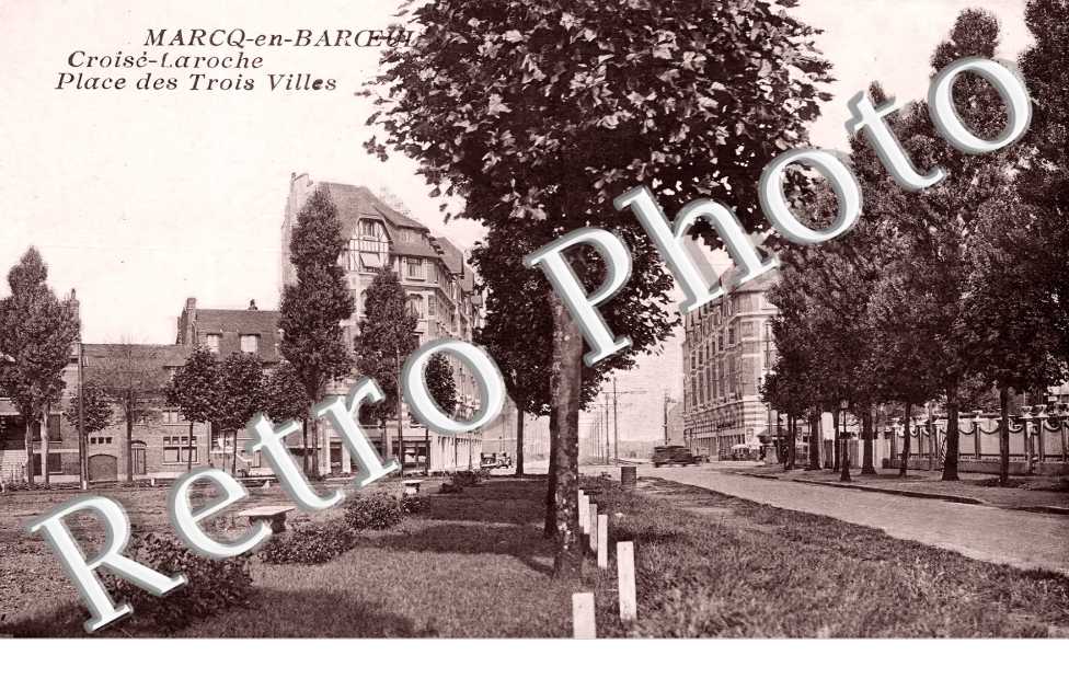 Croisé-Laroche. Place des Trois Villes