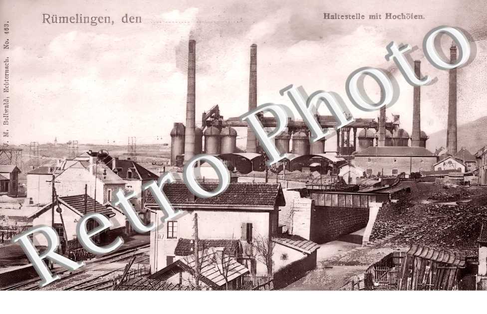 Haltestelle mit Hochöfen