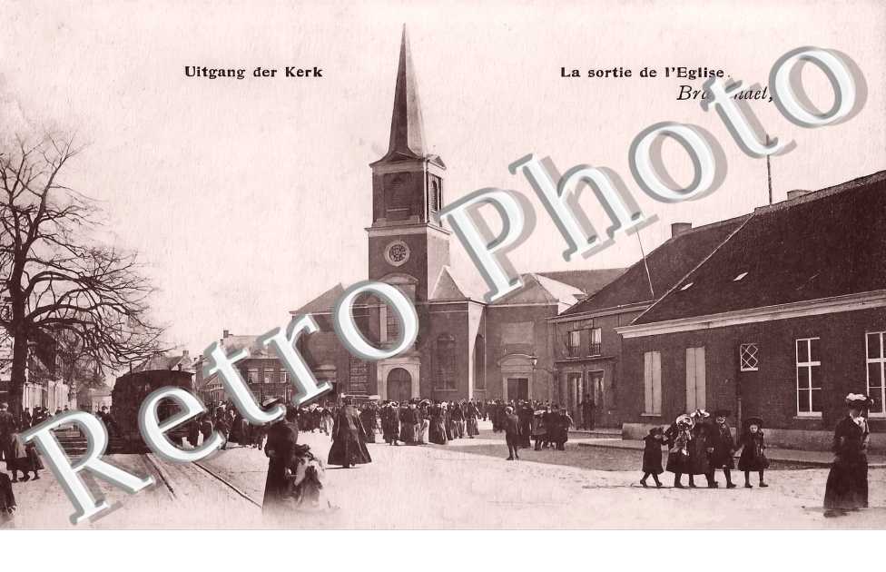 la sortie de l'église