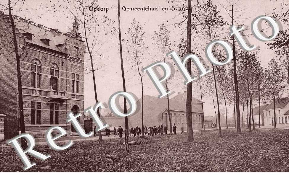 Gemeentehuis en School