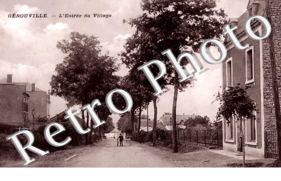 l'entrée du village