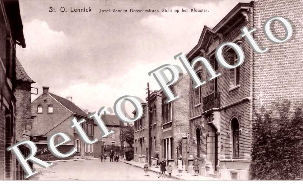 St. Q. Lenncik Jozef Vanden Bosschestraat. Zicht op het Klooster