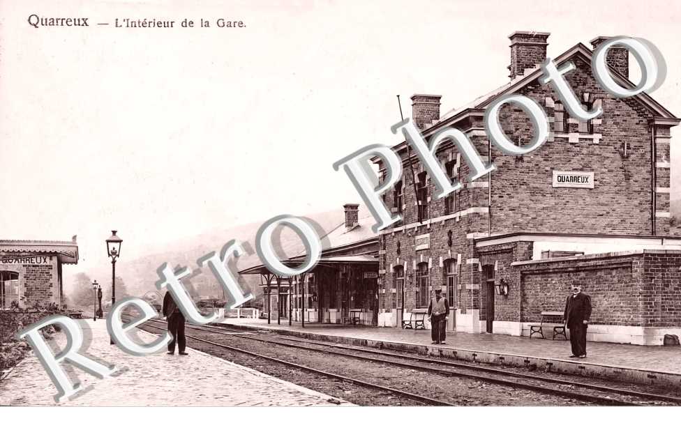 l'intérieur de la gare