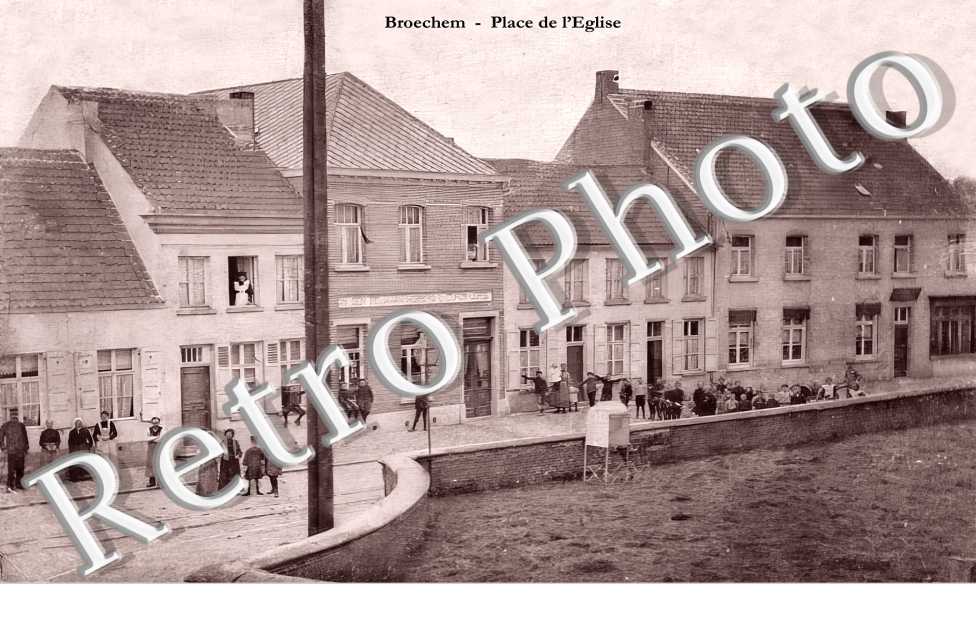 BROECHEM. Place de l'église