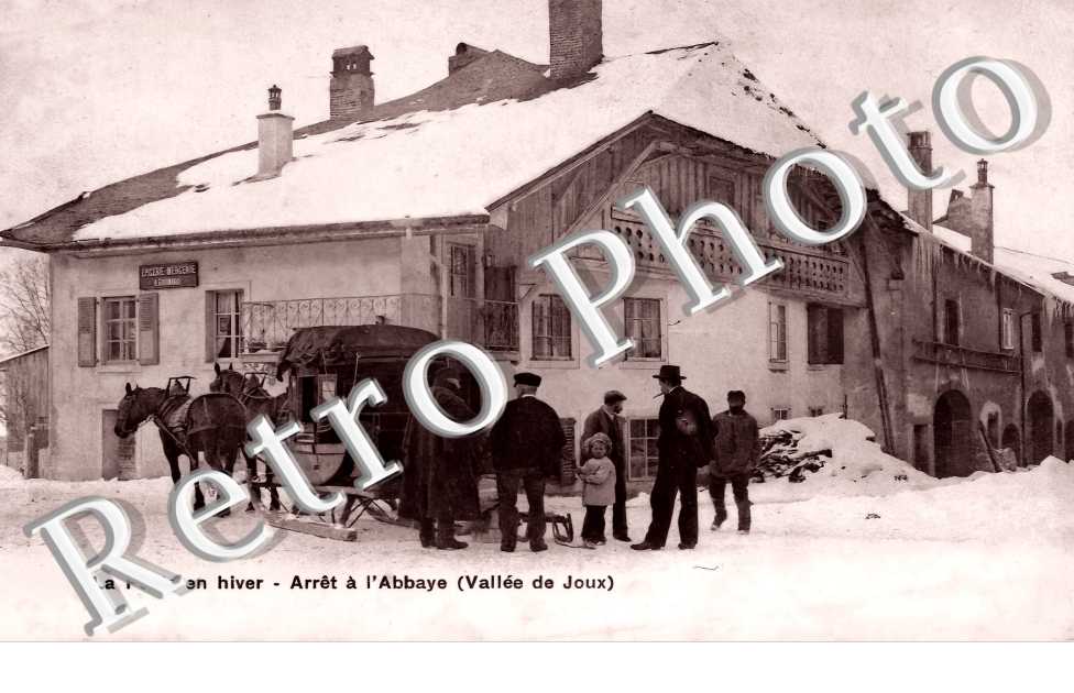 La Poste en hiver. Arrêt à l'Abbaye (vallée de Joux)