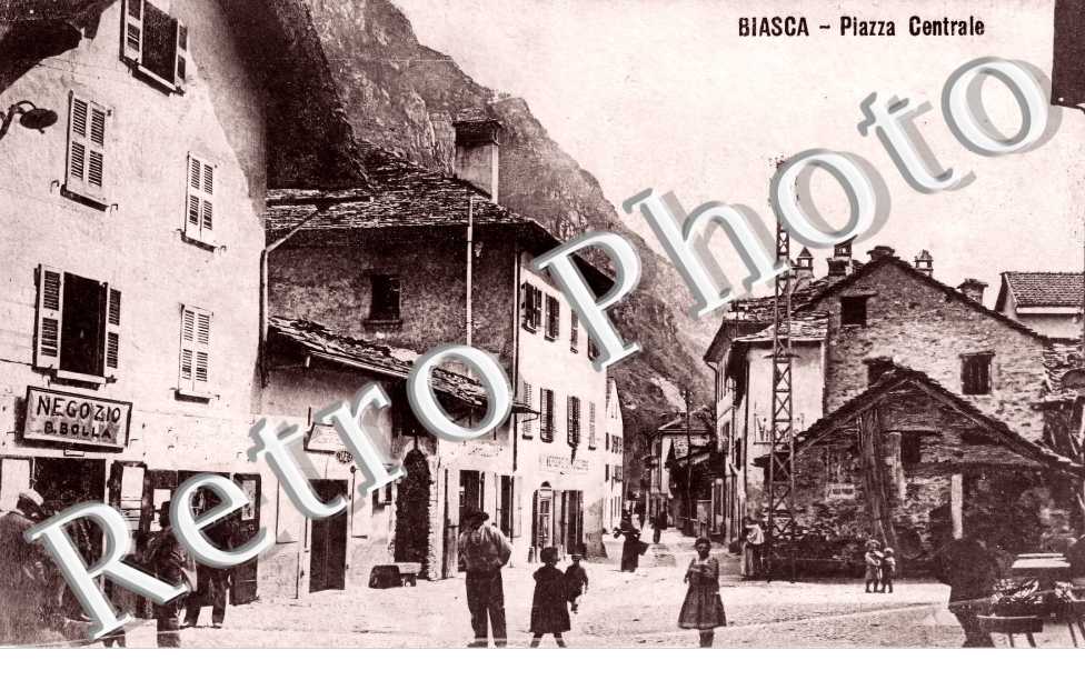 piazza Centrale. Negozio B. Bolla