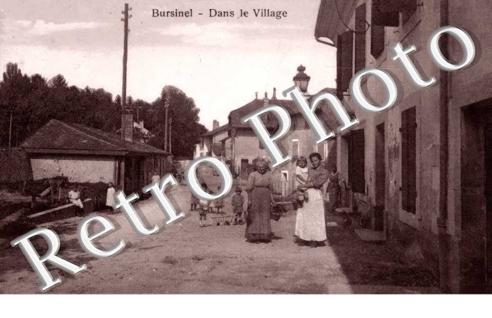 dans le village
