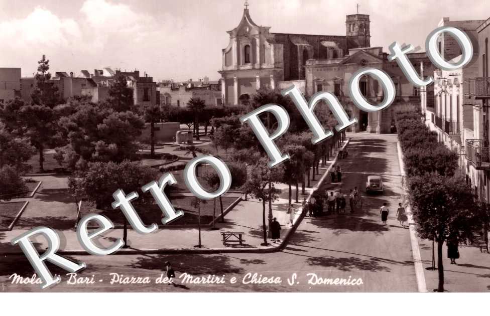 Piazza dei Martiri e chiesa S. Domenico