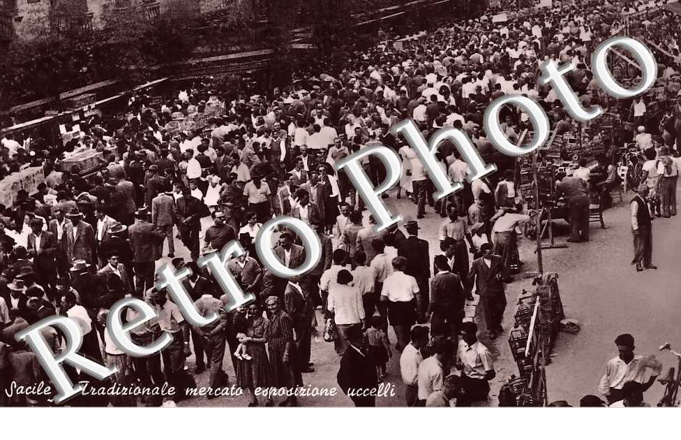 Tradizionale mercato esposizione Ucelli