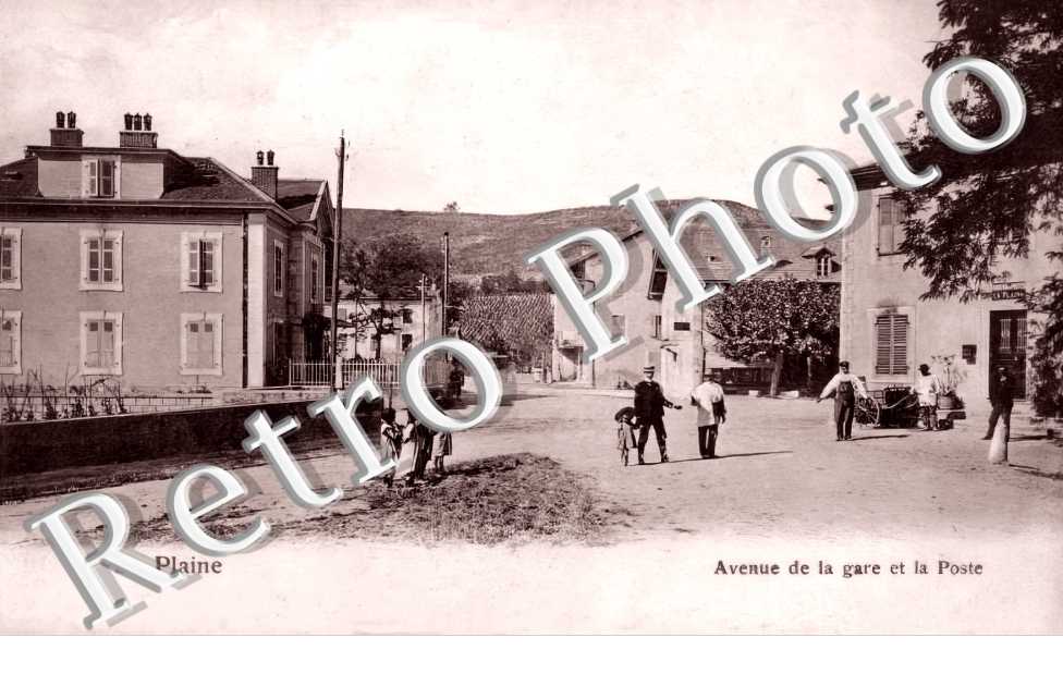 Avenue de la gare et la Poste