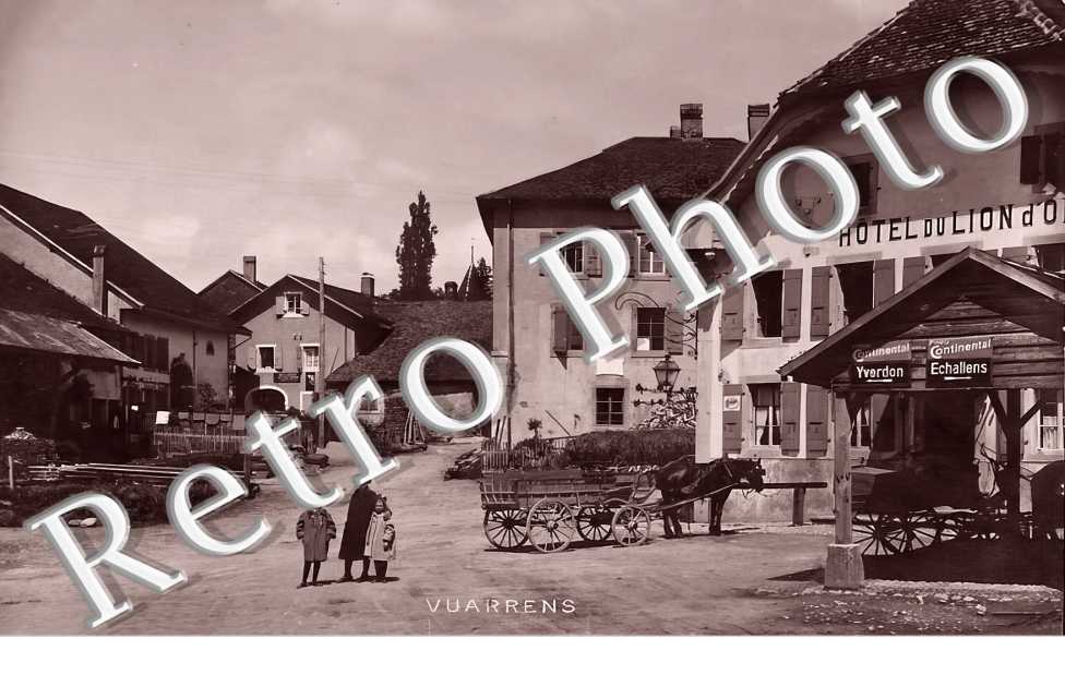 Le bourg. Hotel du Lion d'Or