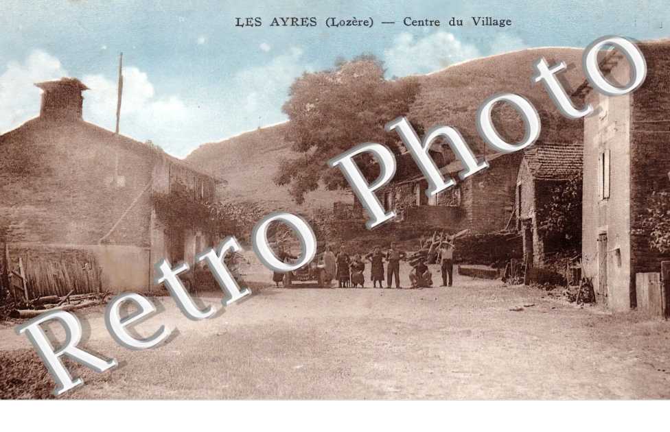 Les Ayres. Centre du village.
