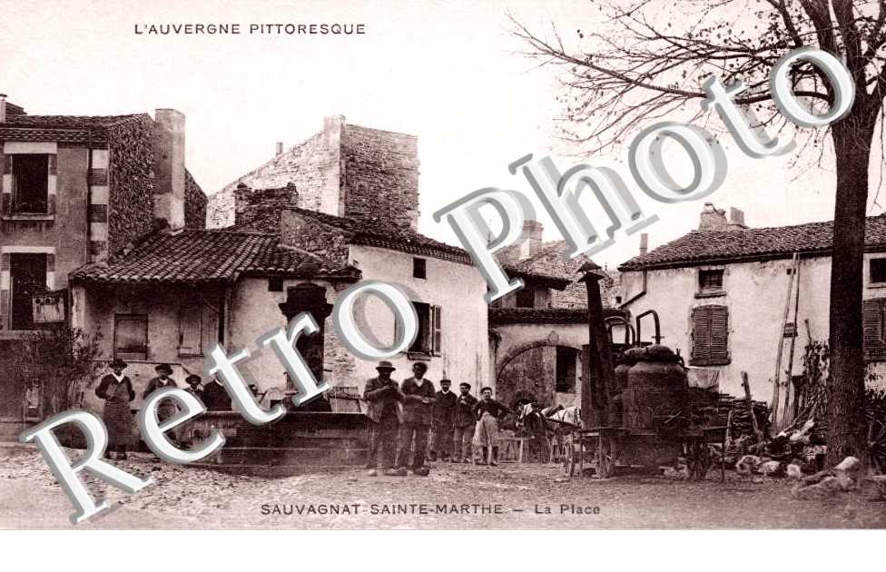 SAUVAGNAT SAINTE MARTHE. la Place