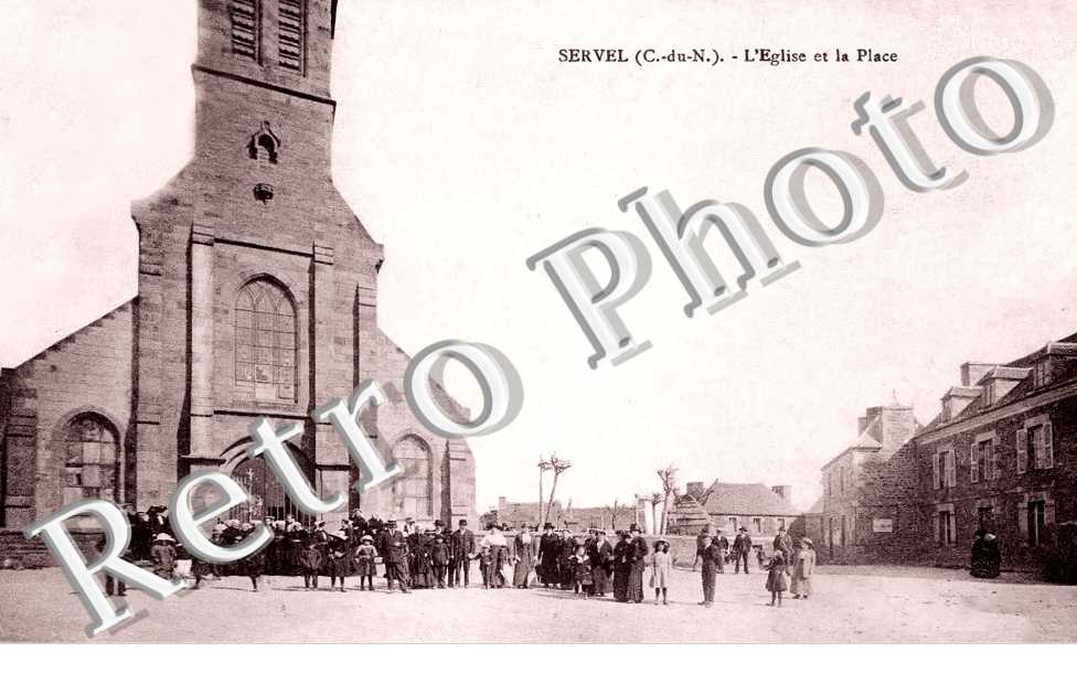 SERVEL. L'église et la place