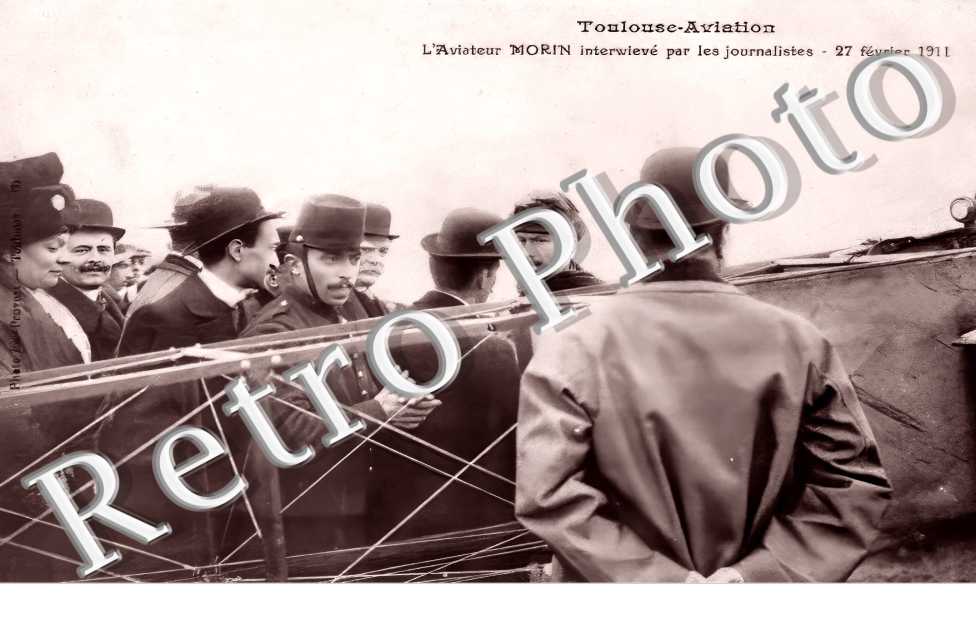 Toulouse-Aviation. L'aviateur Morin interwieve par les journalistes 27 février 1911